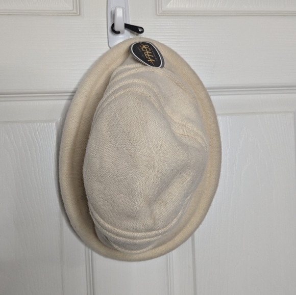 New Scala Bucket Hat Ivory 100% Wool Womens NWT Tula LW399 - Picture 1 of 7
